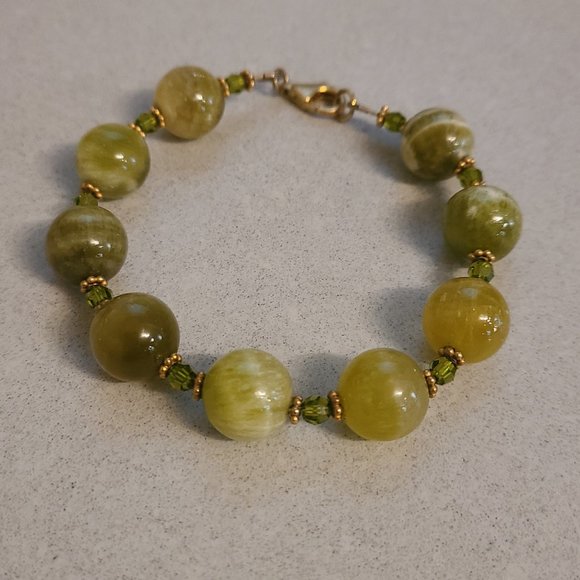 Jade Colored Glass Beaded Bracelet - Picture 4 of 9